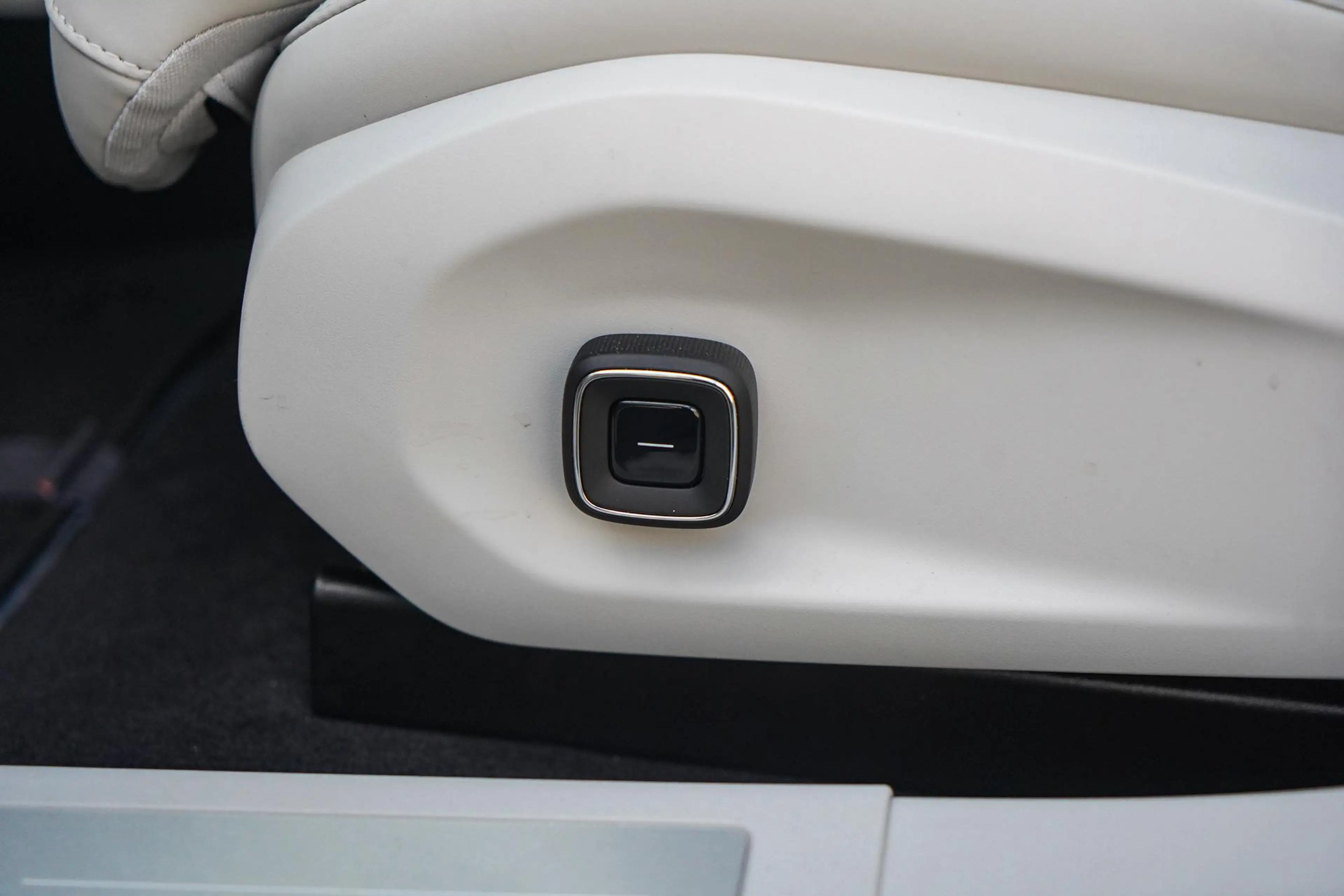 Volvo ES90 Single Motor Extended Range Ultra 92 kWh | Pilot A — photo 15