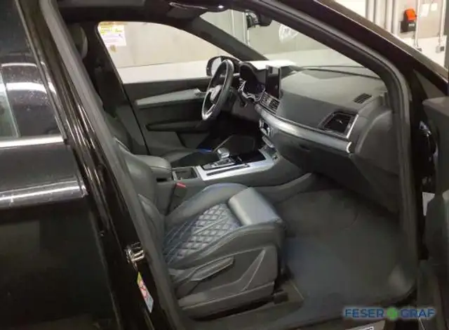 Audi Q5 view 7