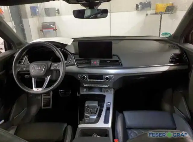 Audi Q5 view 8
