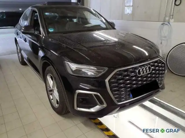 Audi Q5 view 4