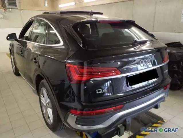 Audi Q5 view 6