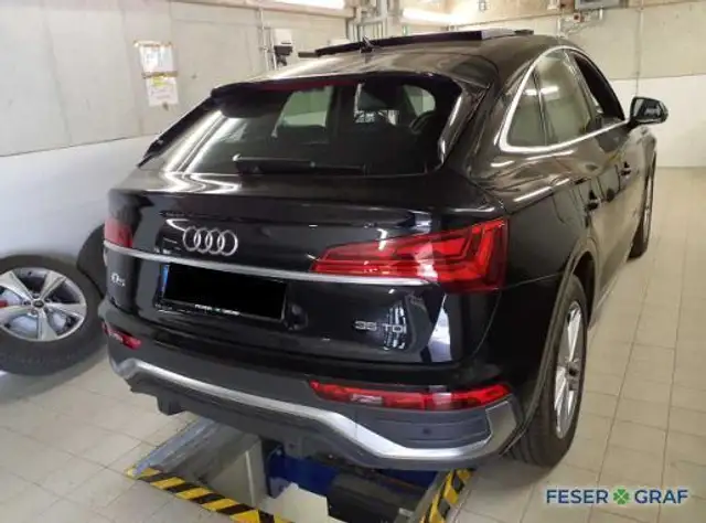 Audi Q5 view 5