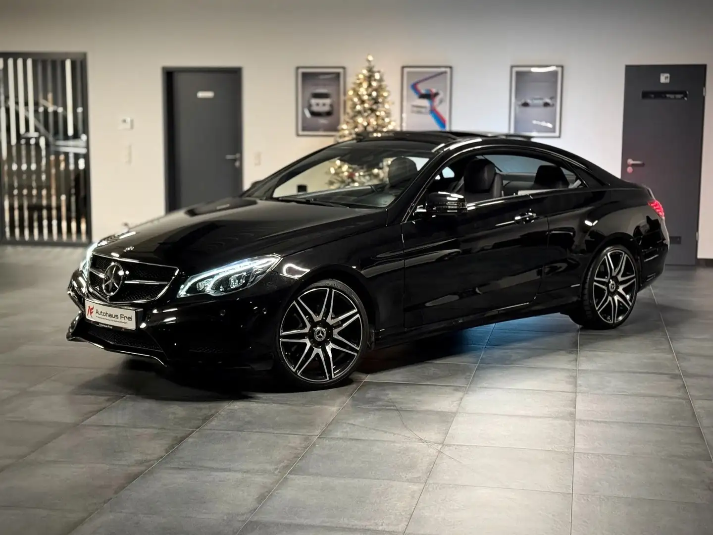 Mercedes-Benz E 350 4M Coupé AMG V6 *Performance*Keyless*360° Schwarz - 1