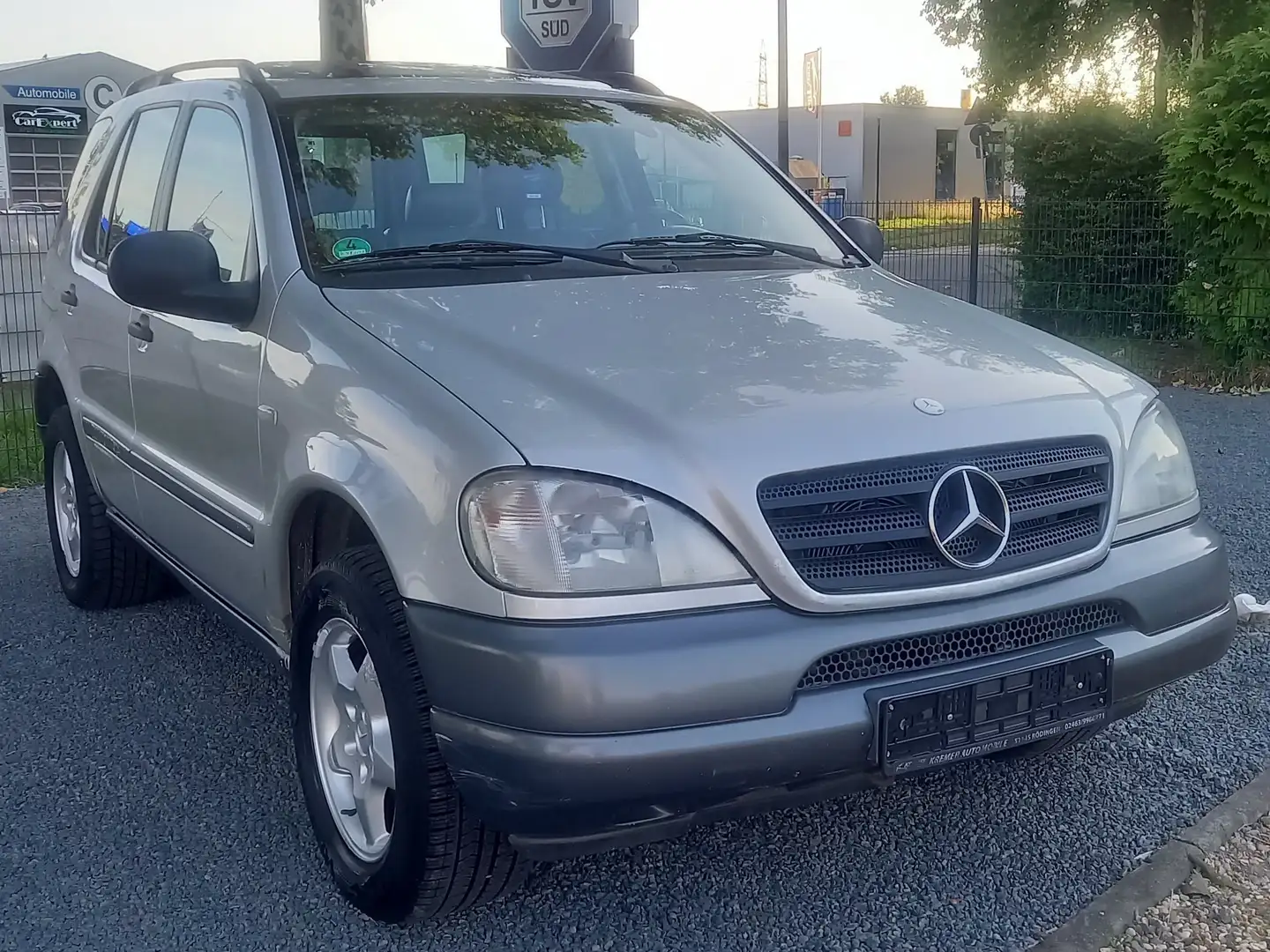 Mercedes-Benz ML 320 ML 320 Gris - 2