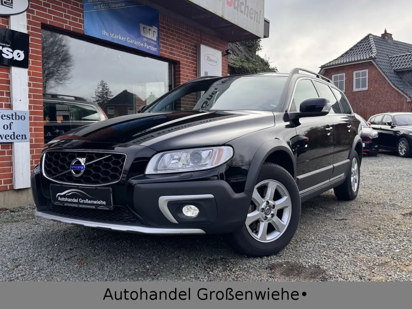 Volvo XC70 Kinetic D4*ACC*SHZ*NAVI*BI-XENON*AUTOMATIK Schwarz - 1