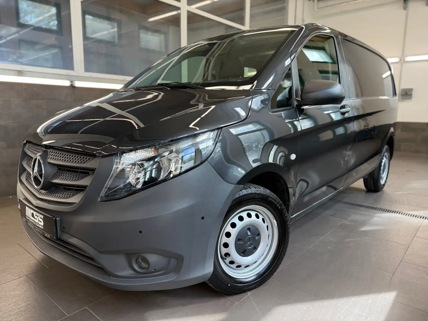 Mercedes-Benz Vito Kasten AUTOMATIK KLIMA NAVI DAB TEMPOMAT Grau - 1