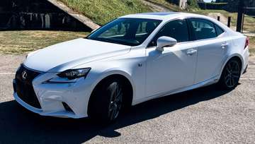 IS 300h 2.5i F-Sport Line E-CVT
