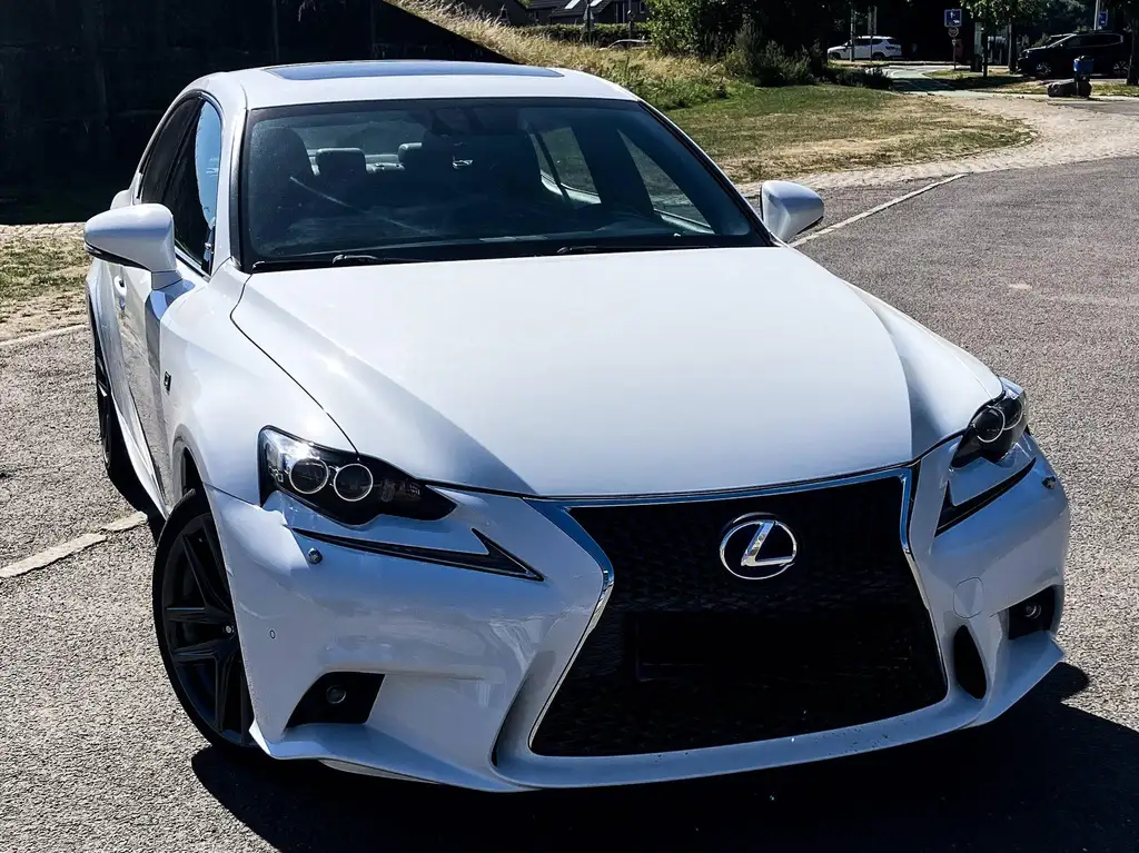 Lexus IS 300 2014 из Европы — купить под ключ