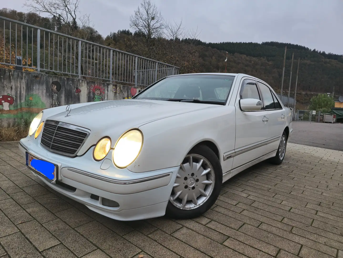 Mercedes-Benz E 270 CDI Elegance, TÜV 10/26, Leder, Klima, Command Fehér - 1