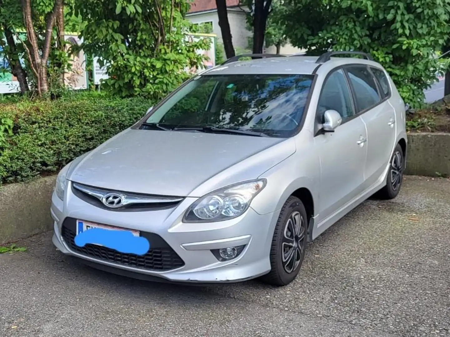 Hyundai i30 i30 CW 1,6 CRDi Europe plus DPF Silber - 1