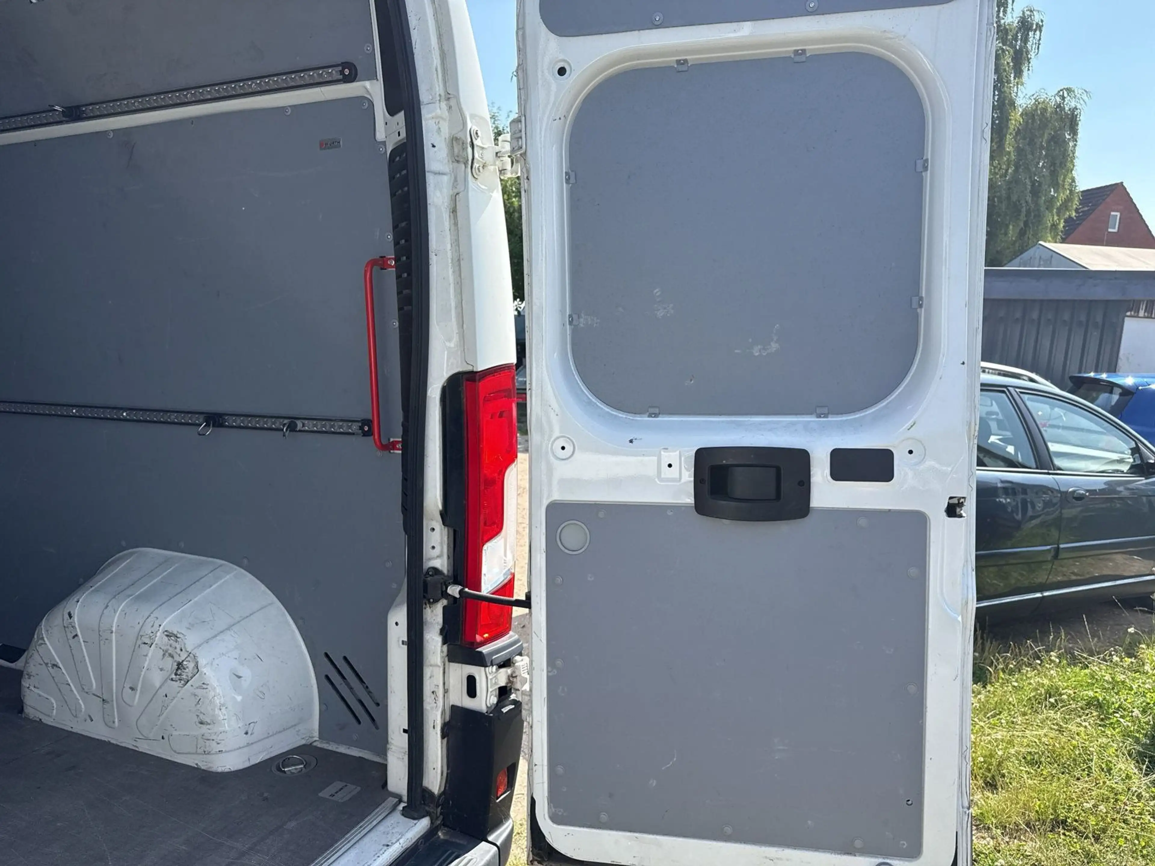 Citroen Jumper Grossraumkasten 35 L3H2 Club BlueHDi 140 — photo 12