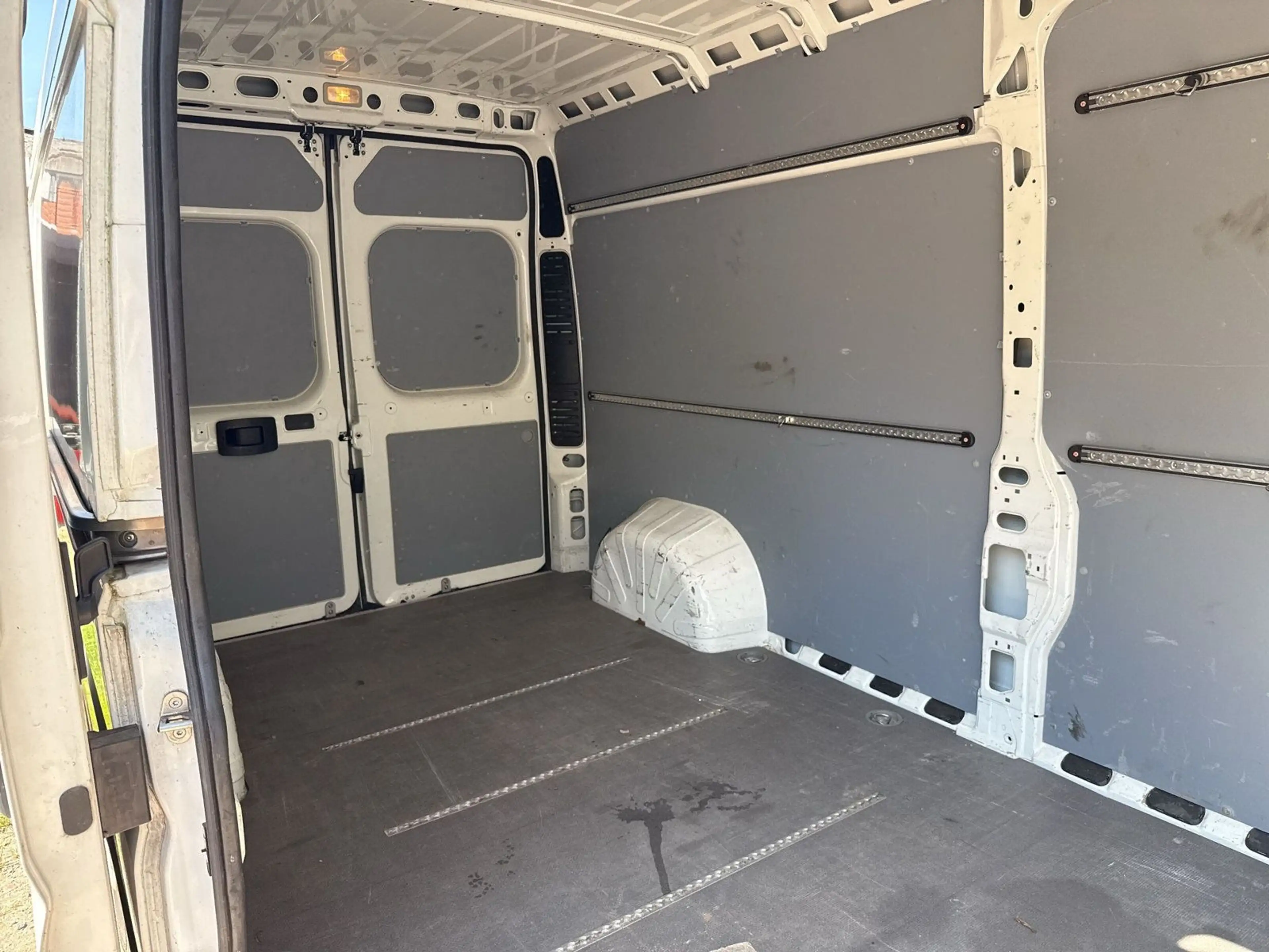 Citroen Jumper Grossraumkasten 35 L3H2 Club BlueHDi 140 — photo 13