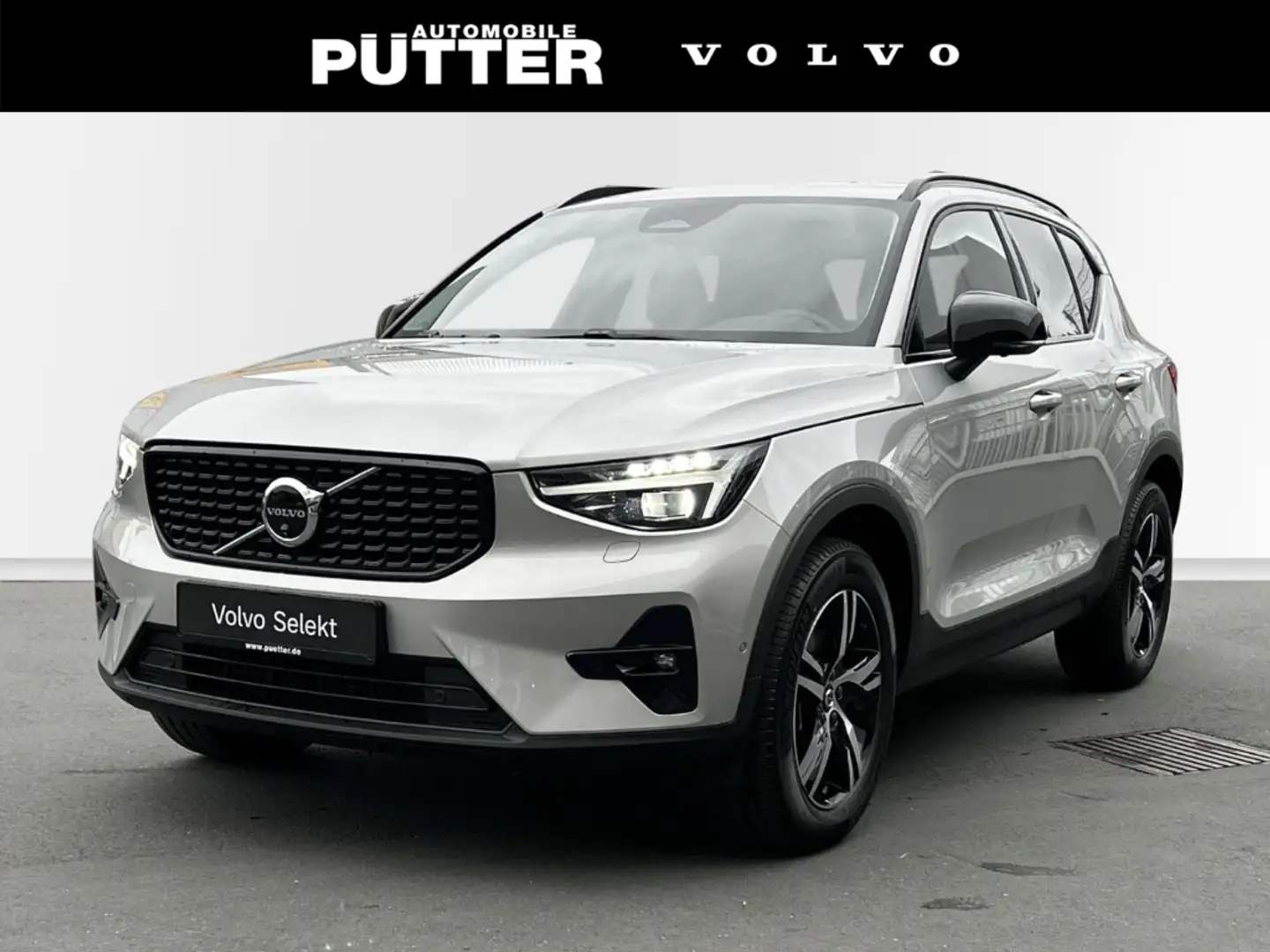 Volvo XC40 B3 Benzin Plus Dark 18'' 360 Kamera LED ACC DAB Ha Silber - 1