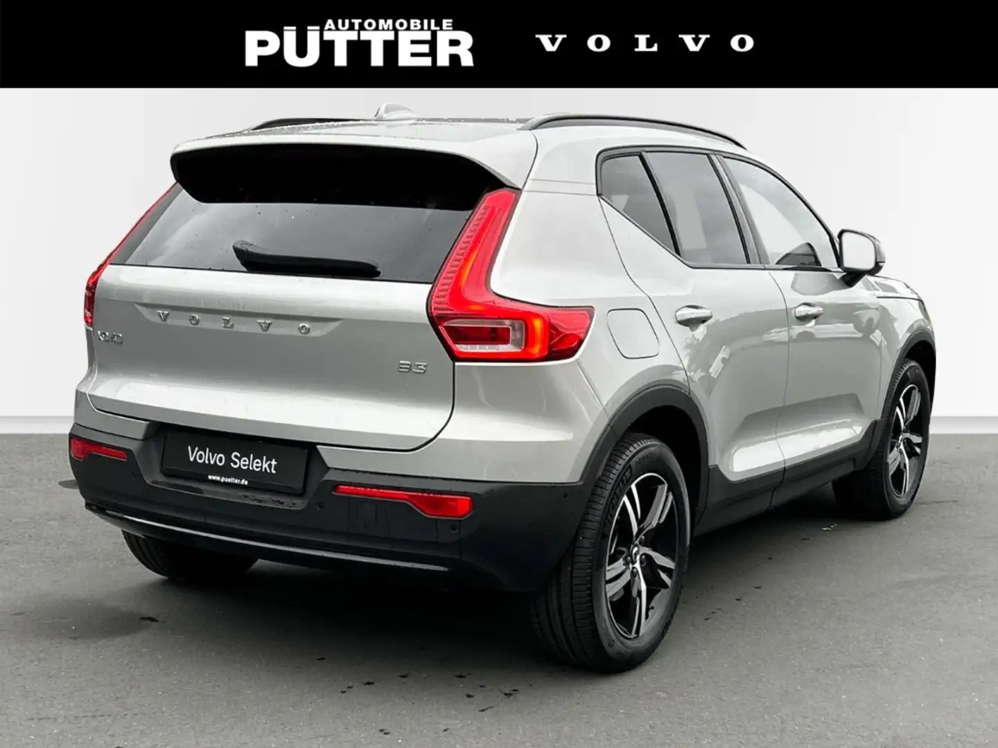 Volvo XC40 B3 Benzin Plus Dark 18'' 360 Kamera LED ACC DAB Ha Silber - 2