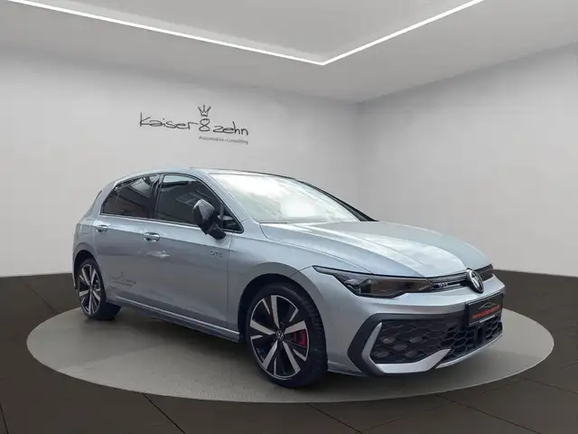 Volkswagen Golf view 3