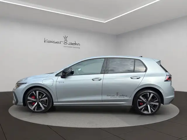 Volkswagen Golf view 2