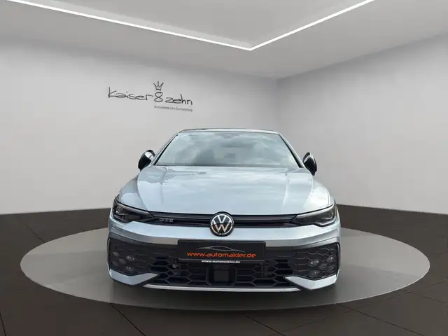 Volkswagen Golf view 4