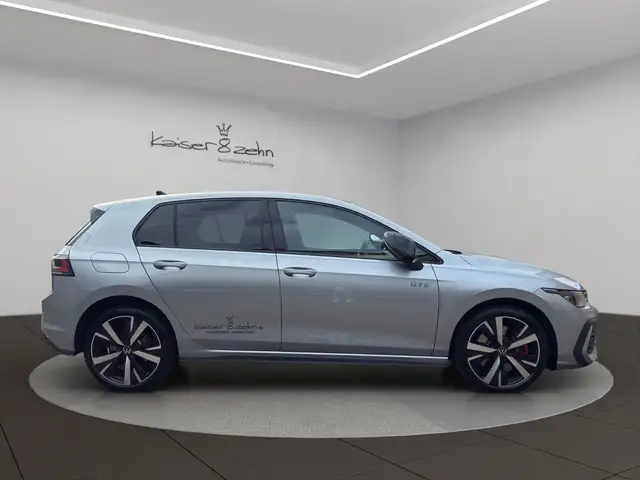 Volkswagen Golf view 5