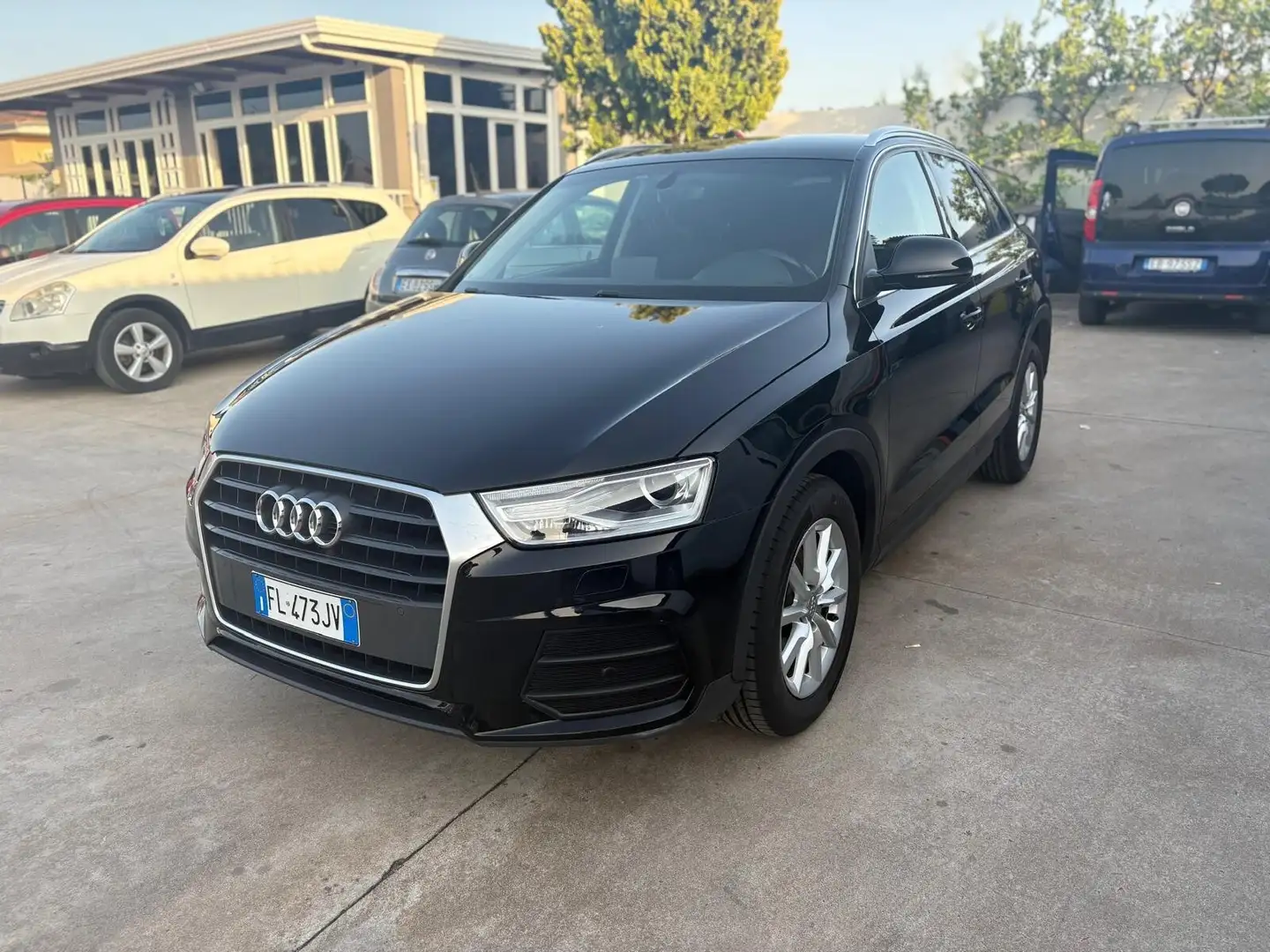 Audi Q3 2.0 TDI 120 CV S tronic Business Nero - 1