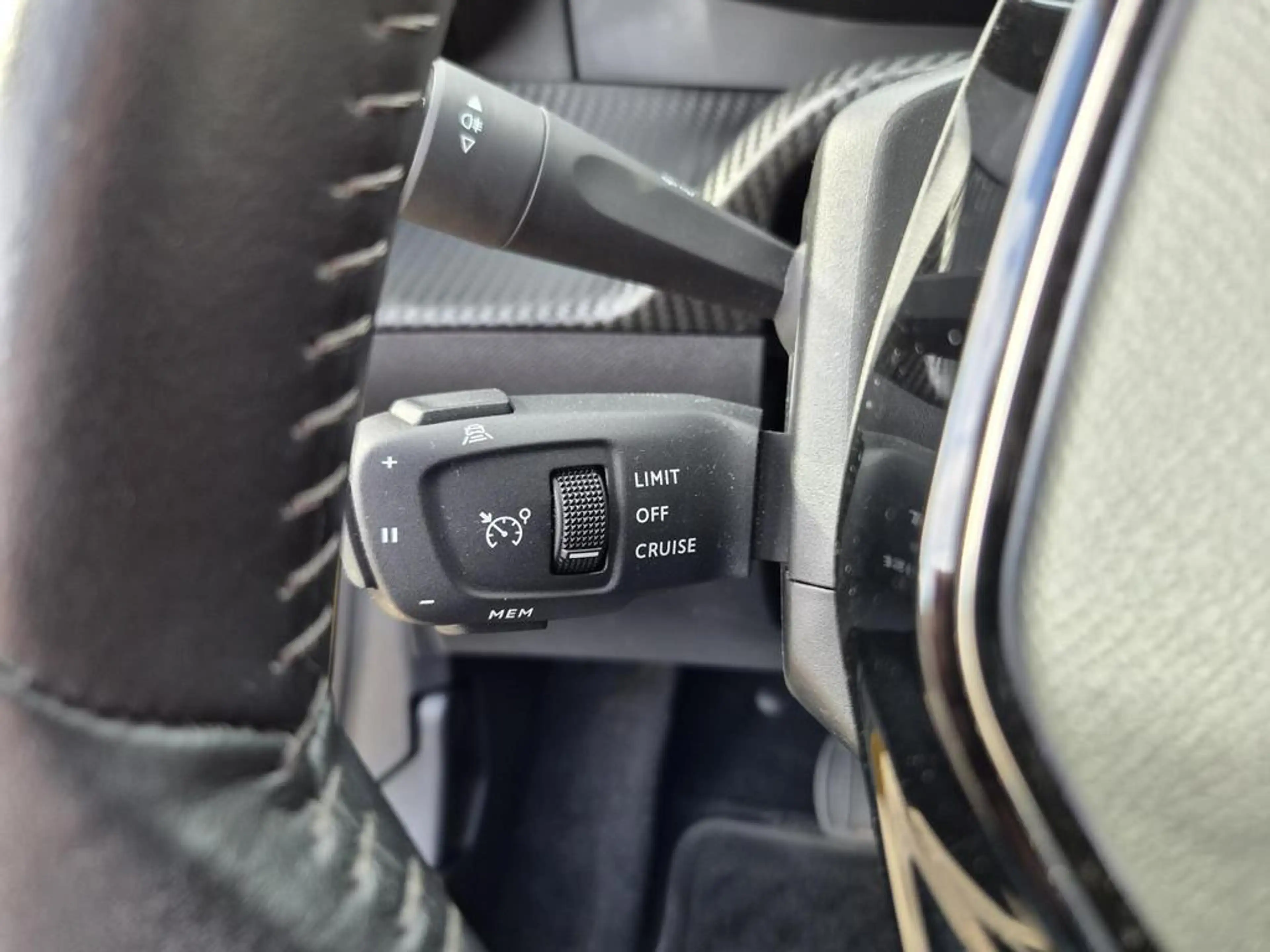 Peugeot e-208 EV Allure Pack 50 kWh SOH 91% — photo 13