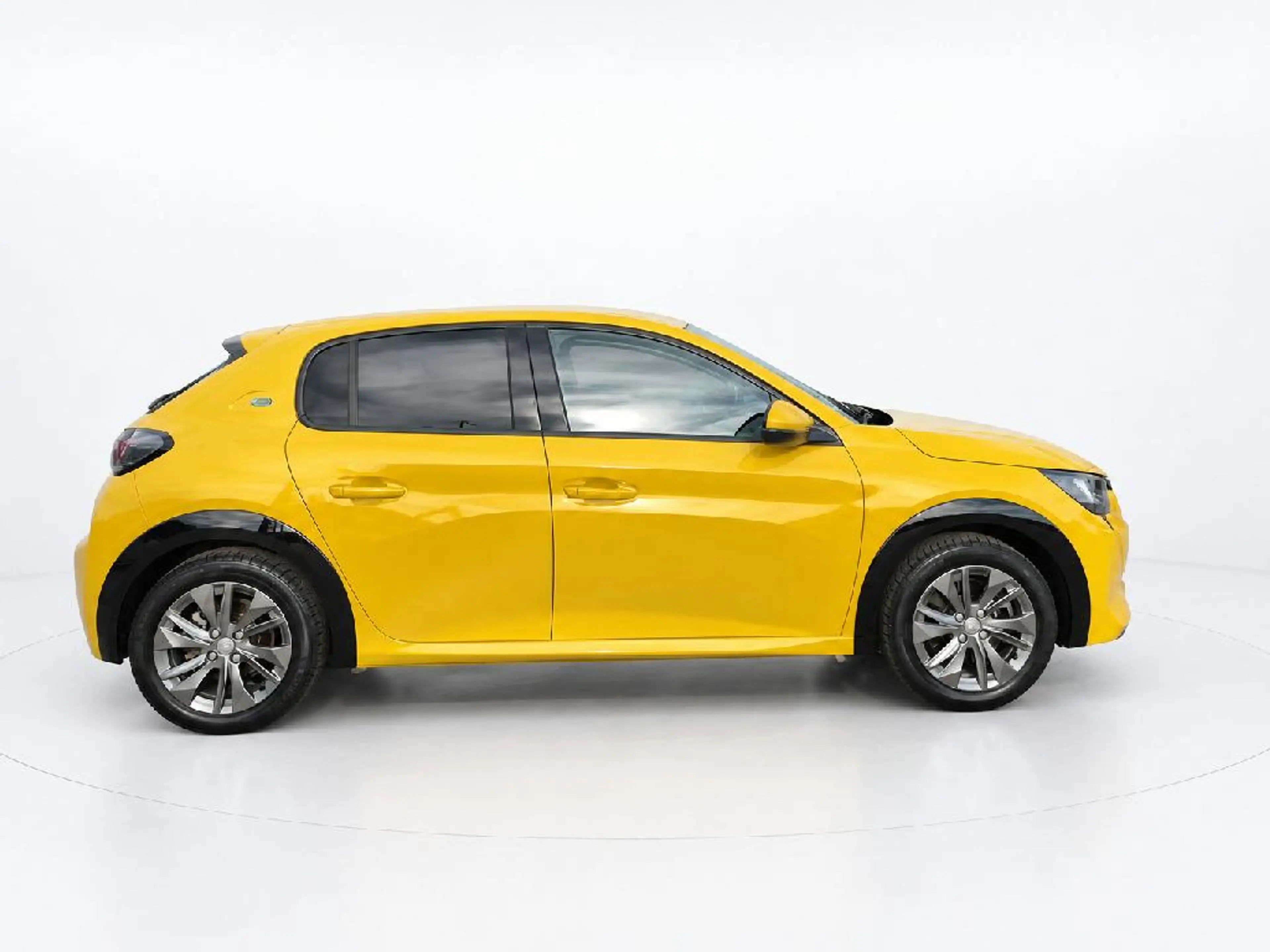 Peugeot e-208 EV Allure Pack 50 kWh SOH 91% — photo 4