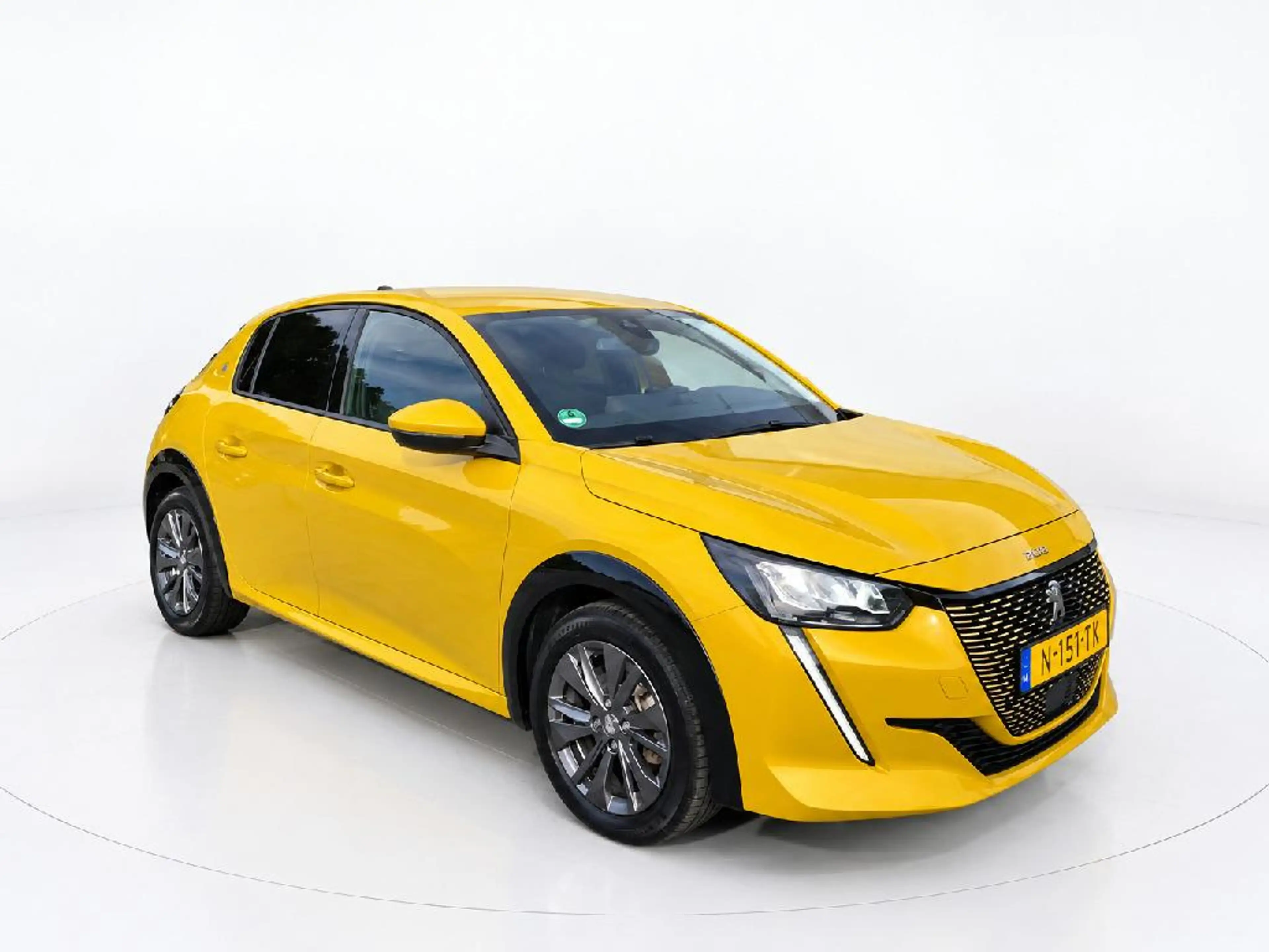Peugeot e-208 EV Allure Pack 50 kWh SOH 91% — photo 3