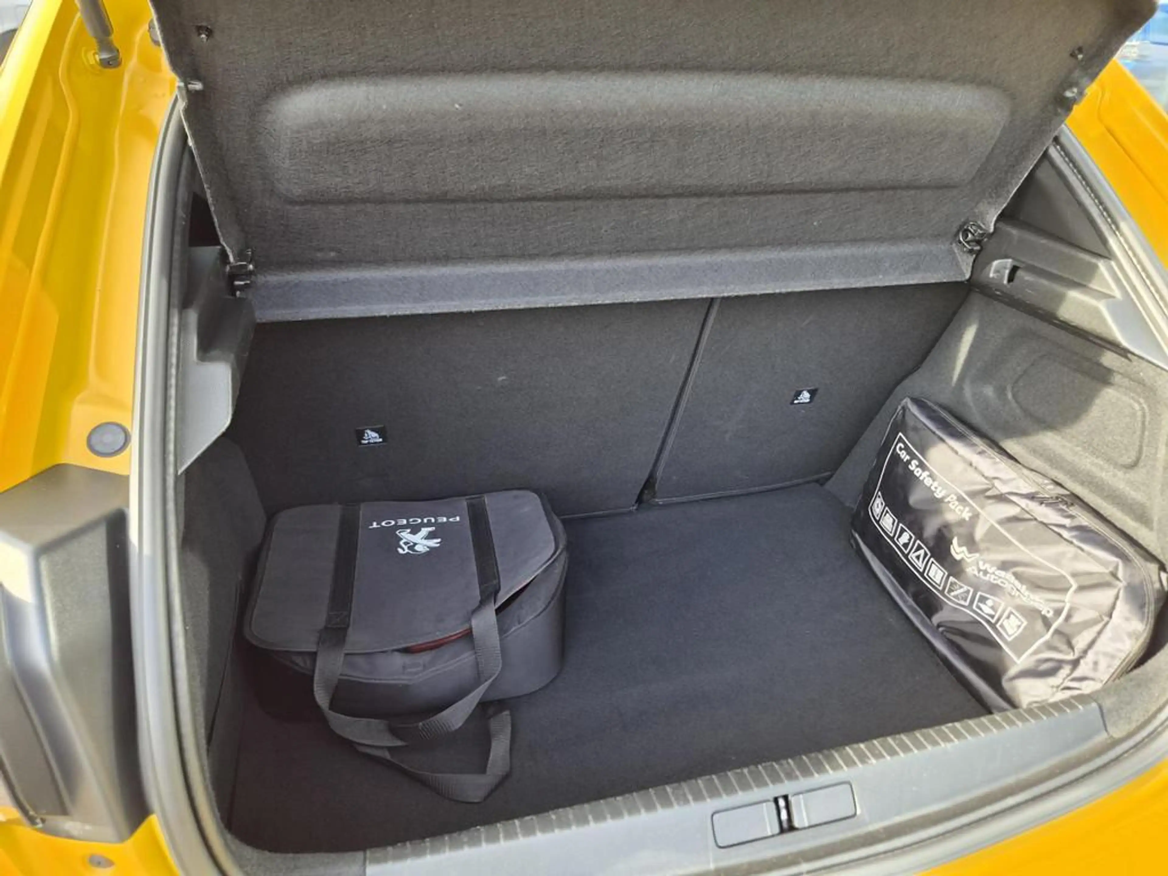 Peugeot e-208 EV Allure Pack 50 kWh SOH 91% — photo 17