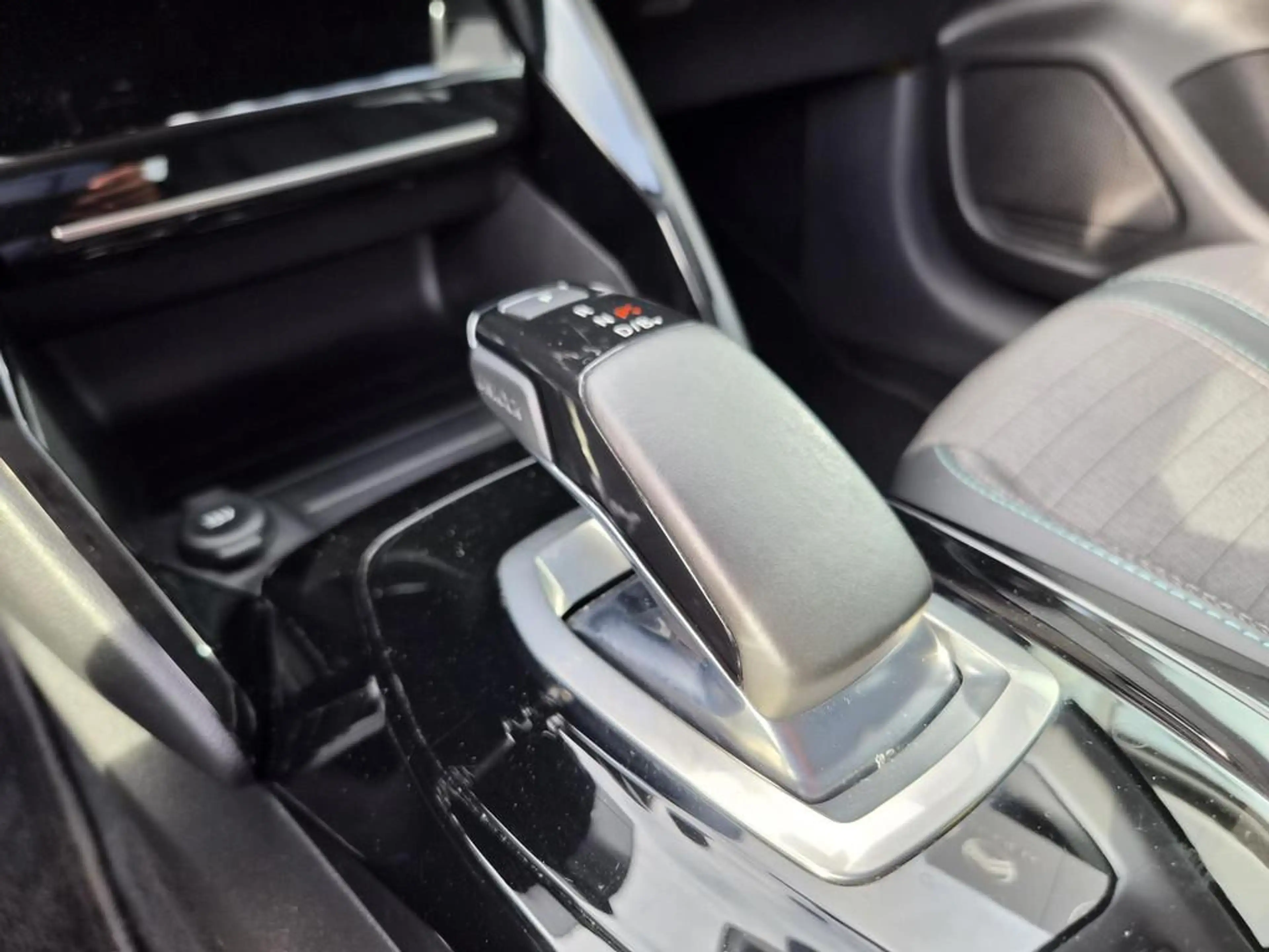Peugeot e-208 EV Allure Pack 50 kWh SOH 91% — photo 14