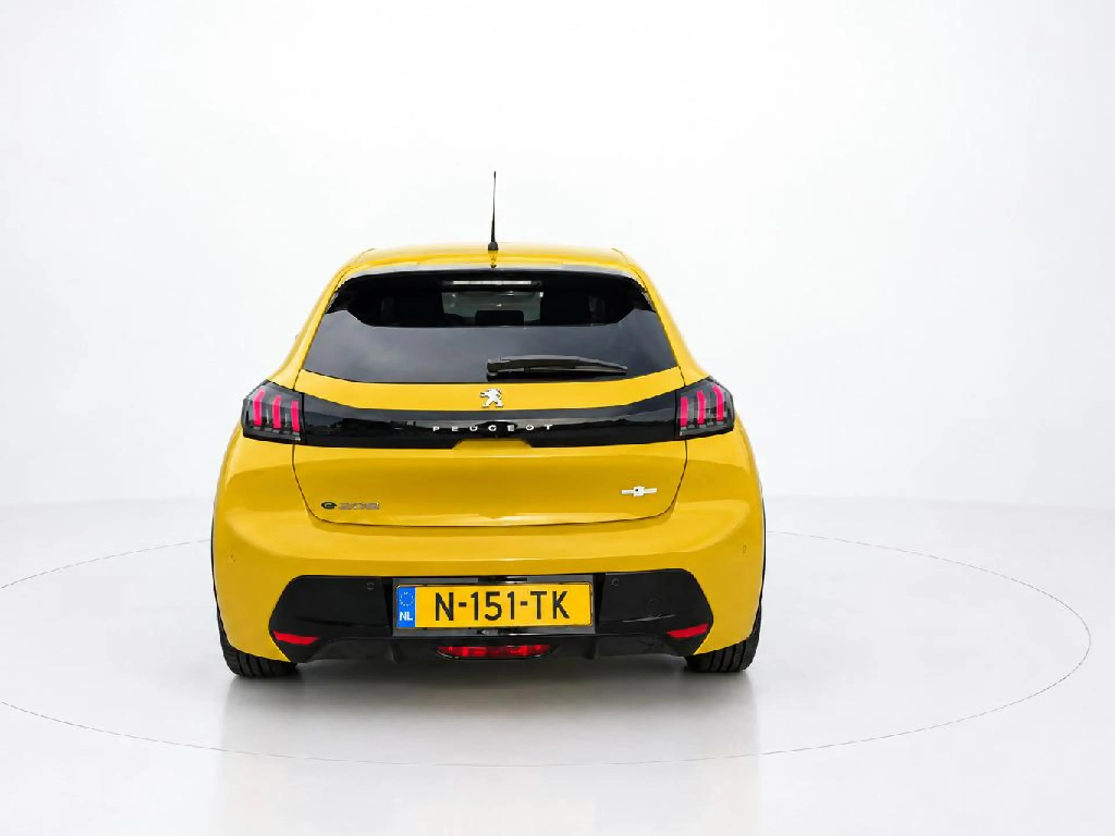 Peugeot e-208 EV Allure Pack 50 kWh SOH 91% — photo 5