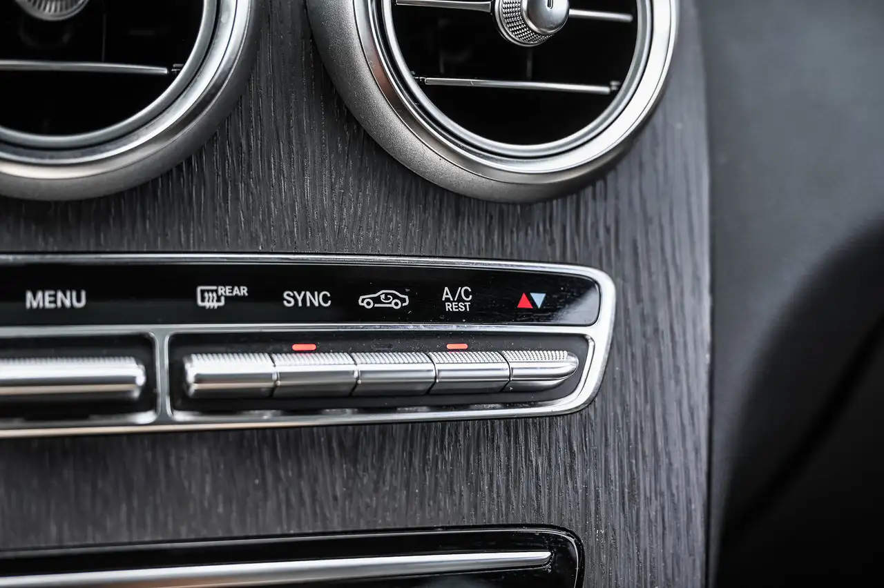 Mercedes-Benz GLC снимка Mercedes-Benz GLC