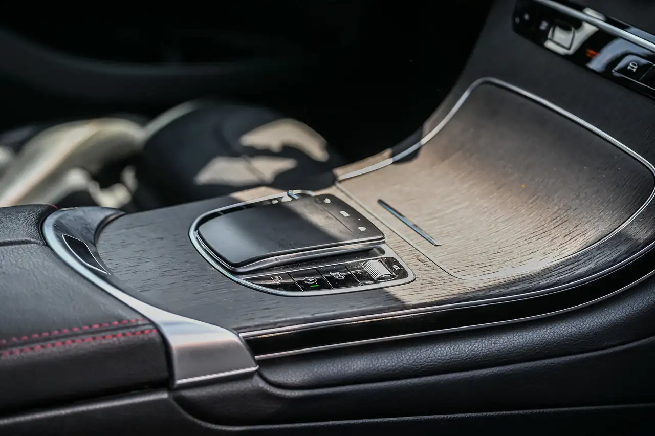 Mercedes-Benz GLC снимка Mercedes-Benz GLC