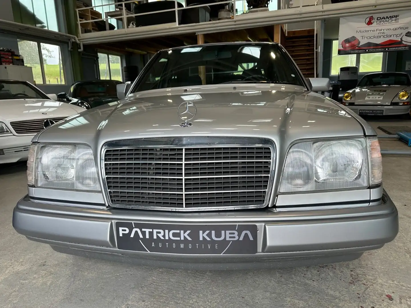 Mercedes-Benz E 220 org. 51.000km! Jahreswagen Zustand Silber - 2