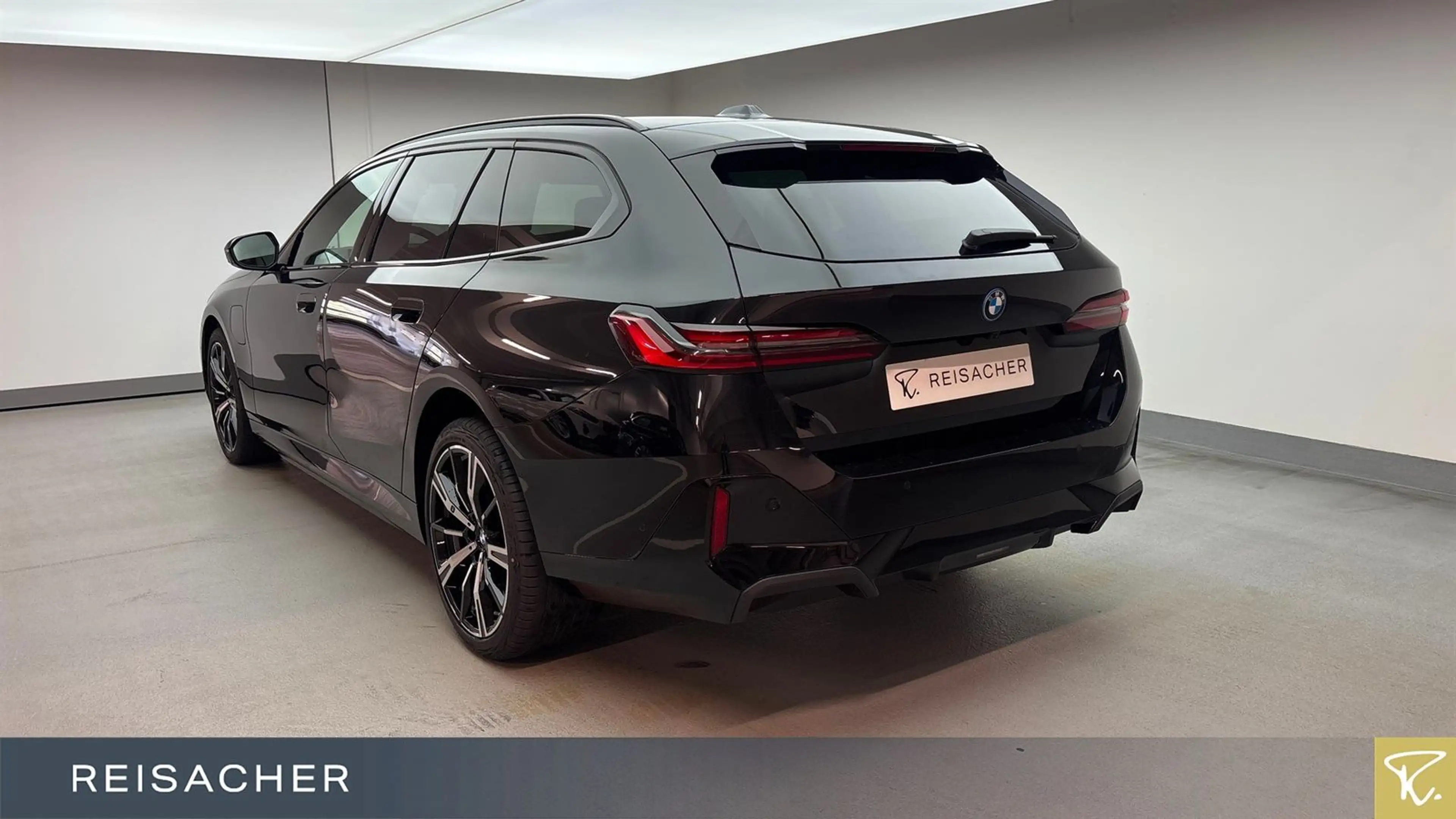BMW 550 e xDrive Touring Sportpaket Laden AC DAB — photo 2