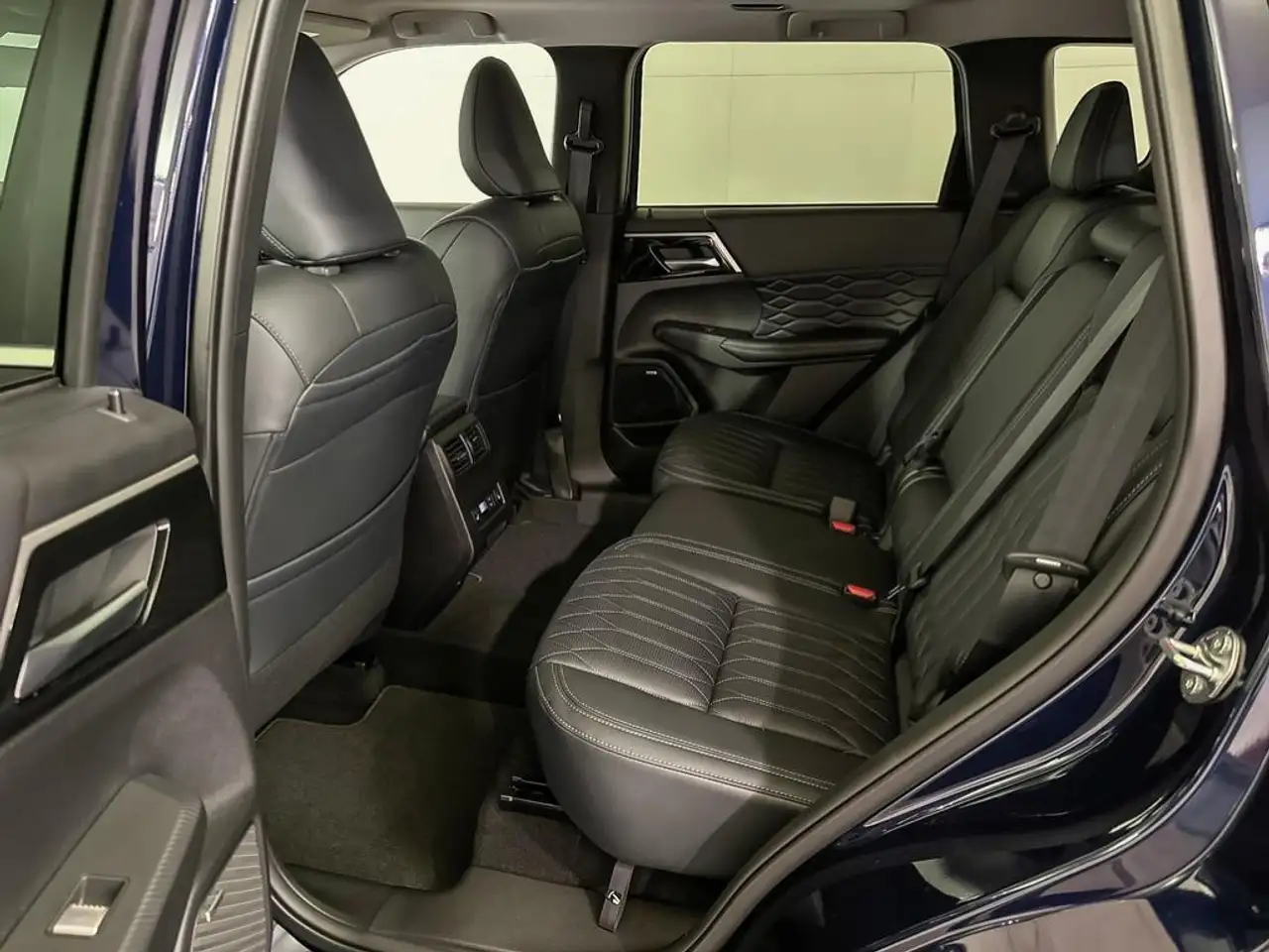 Mitsubishi Outlander photo Mitsubishi Outlander