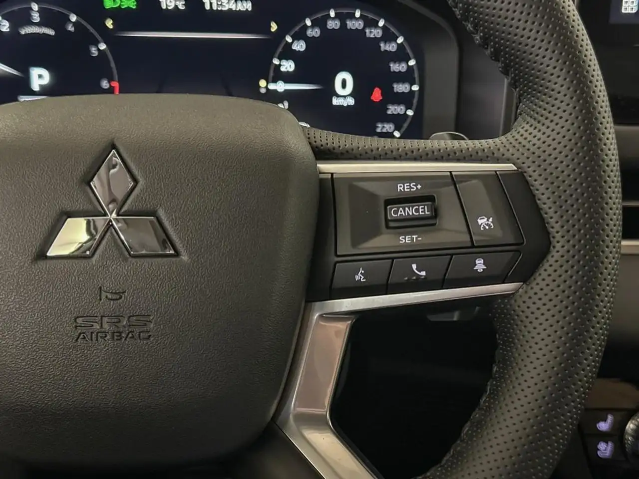 Mitsubishi Outlander photo Mitsubishi Outlander