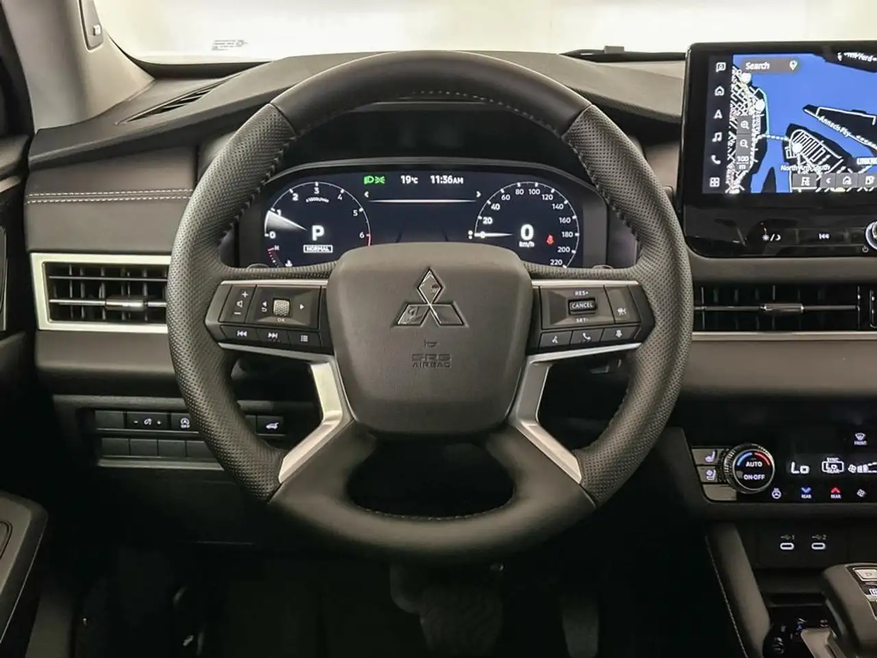 Mitsubishi Outlander photo Mitsubishi Outlander