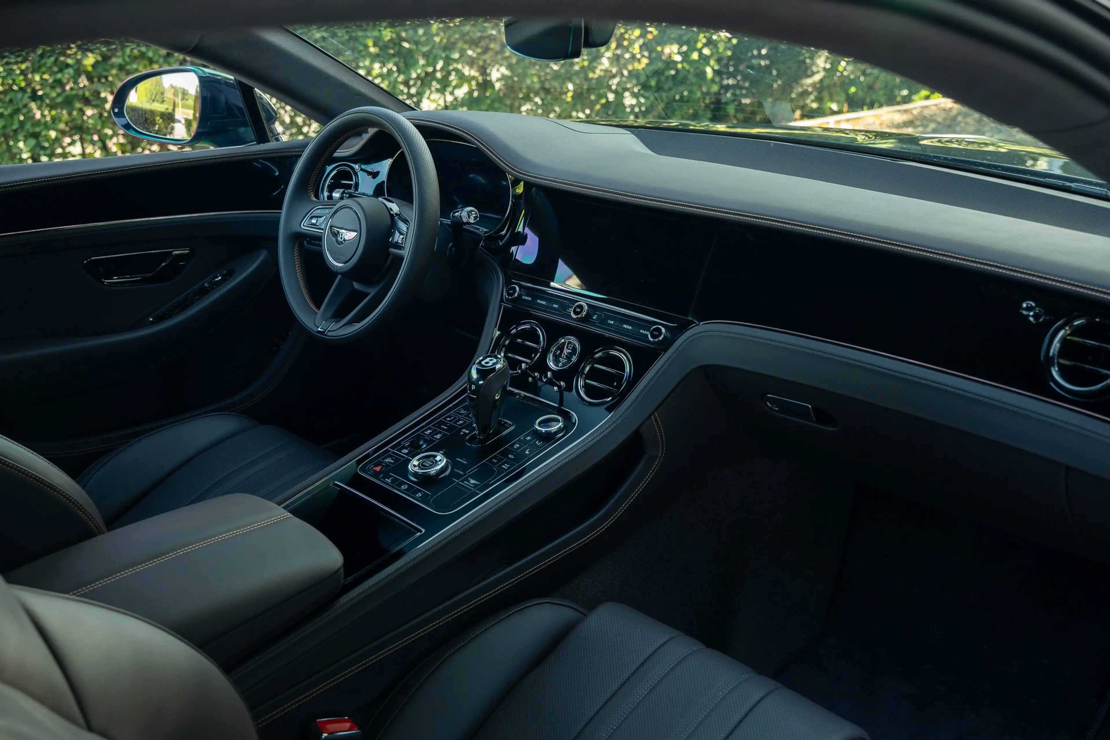 Bentley Continental GT Black Edition 4.0 V8 Hybride - VAT Ref - 1 owner — photo 12