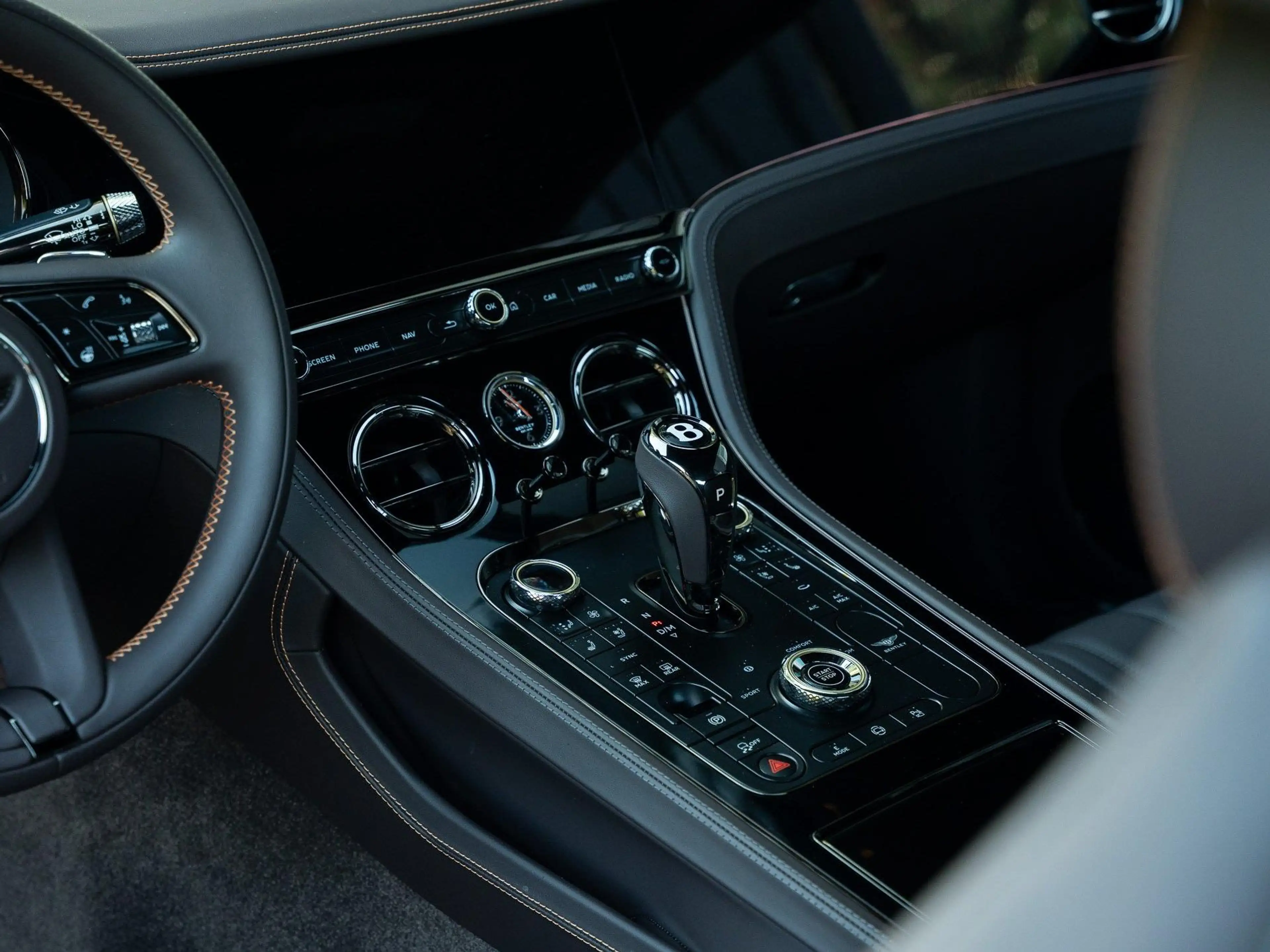 Bentley Continental GT Black Edition 4.0 V8 Hybride - VAT Ref - 1 owner — photo 11