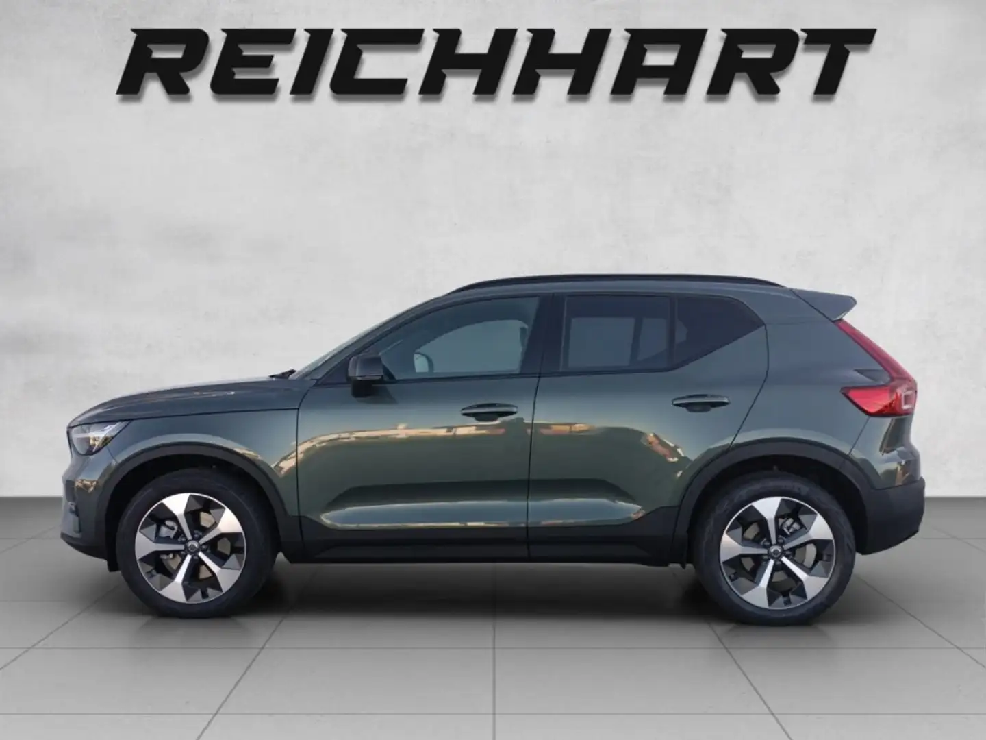 Volvo XC40 Plus, B3 Mild Hybrid, Benzin, Dark Grün - 2