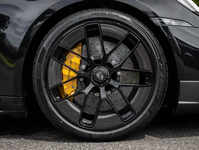 Porsche 911 view 10