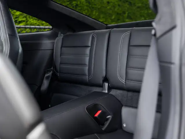 Porsche 911 view 9