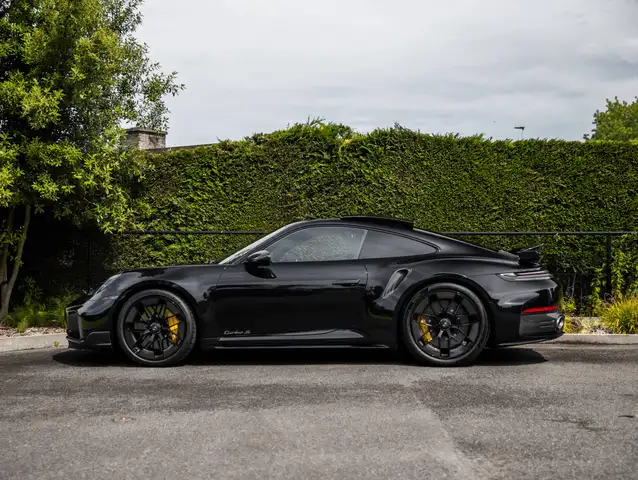 Porsche 911 view 3