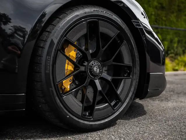 Porsche 911 view 19
