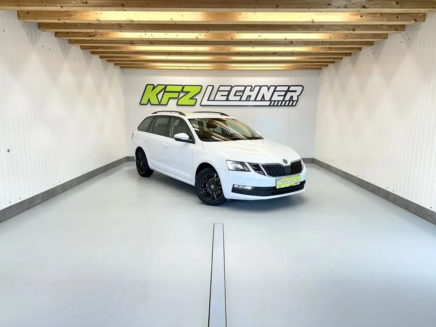 Skoda Octavia Combi 1,6 TDI ''SITZH*DAB*TEMP*CARPLAY'' Weiß - 1