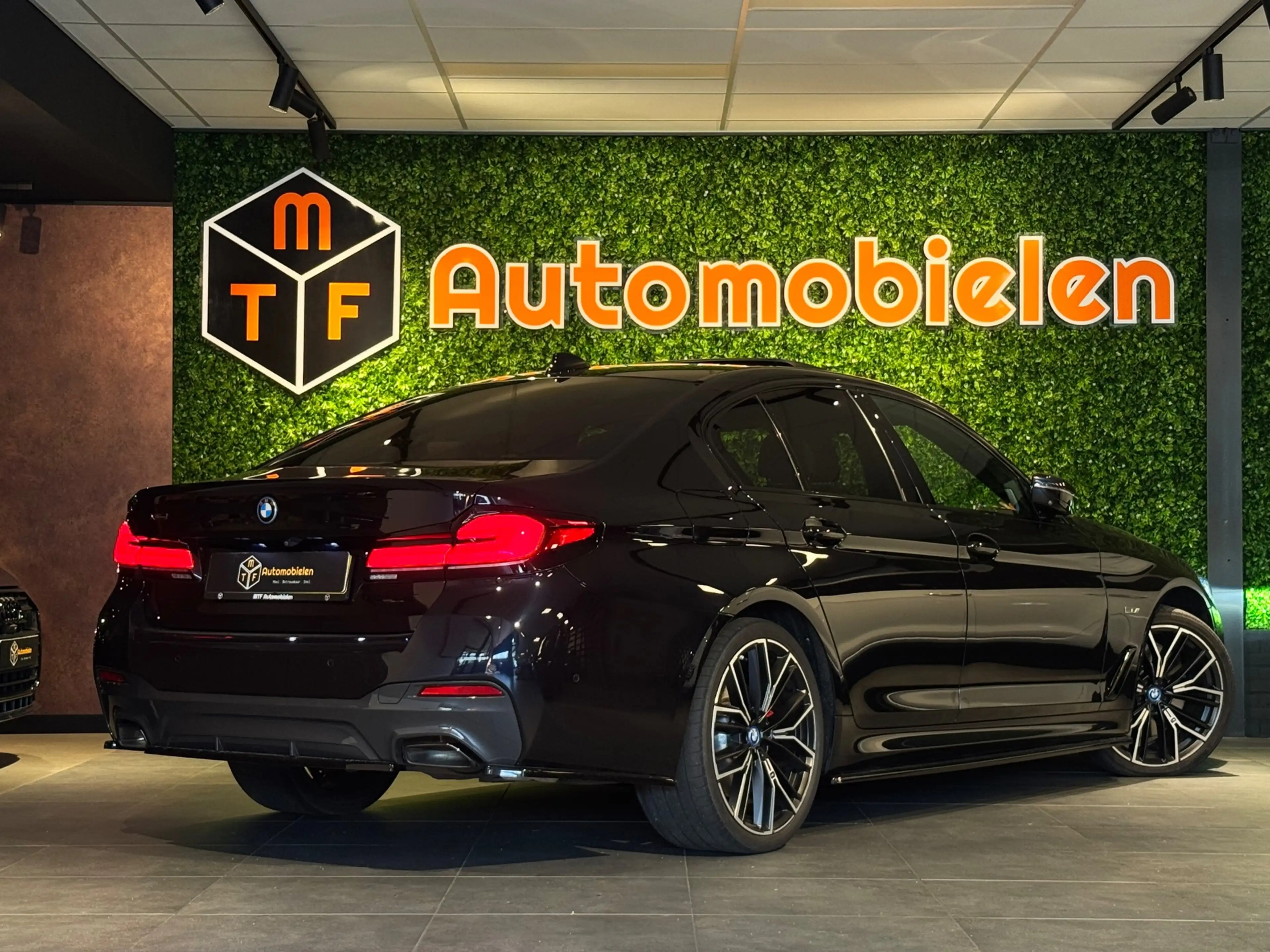 BMW 545 5-serie 545e xDrive 394 PK M COMPETITON SPORT|360C — photo 2