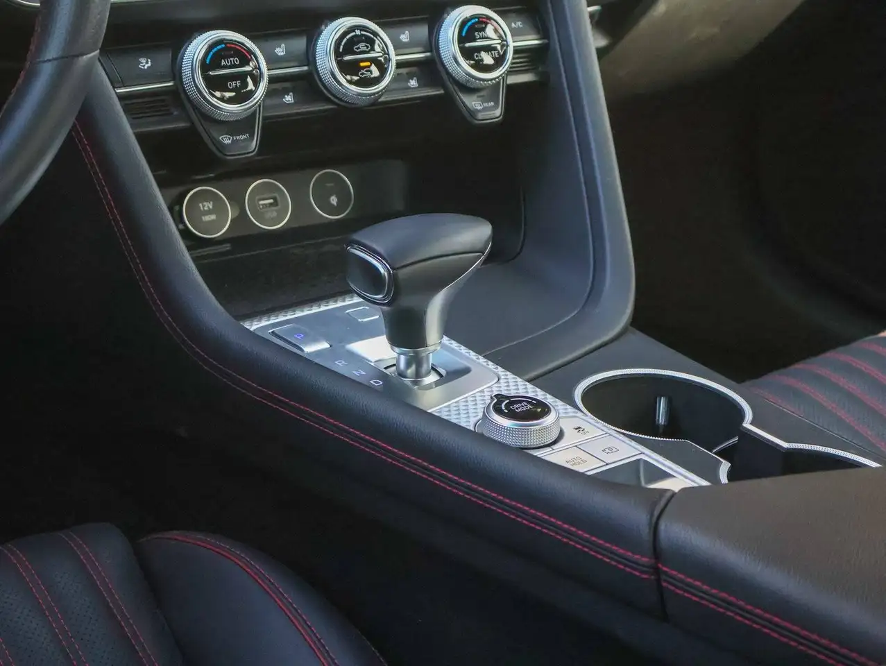 Genesis G70 photo Genesis G70
