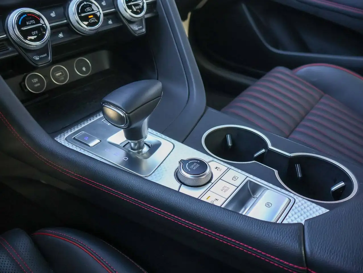 Genesis G70 photo Genesis G70
