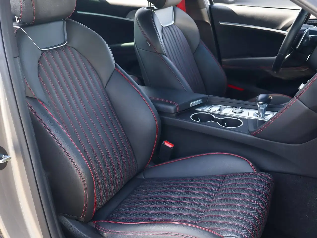 Genesis G70 photo Genesis G70