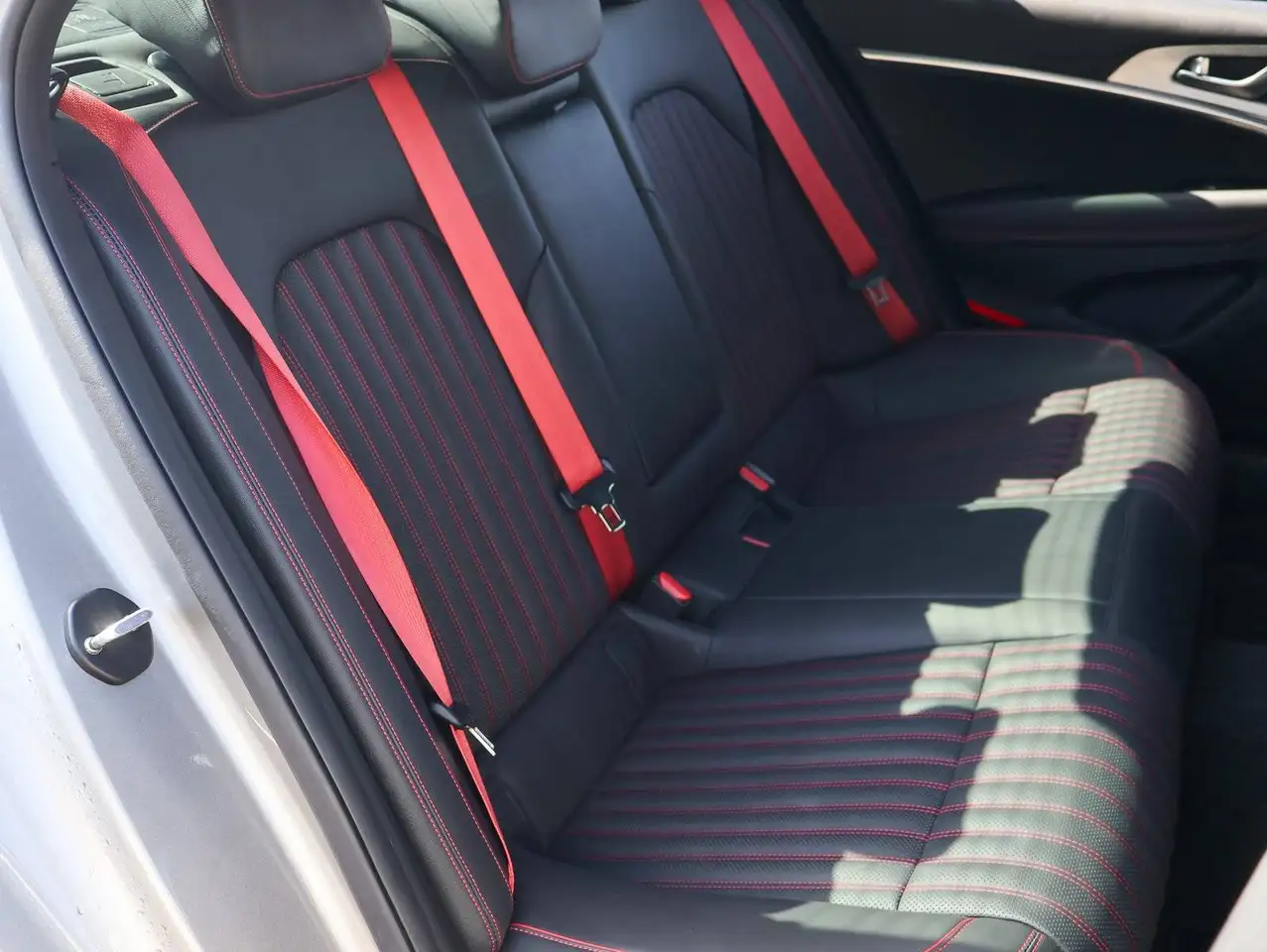 Genesis G70 photo Genesis G70