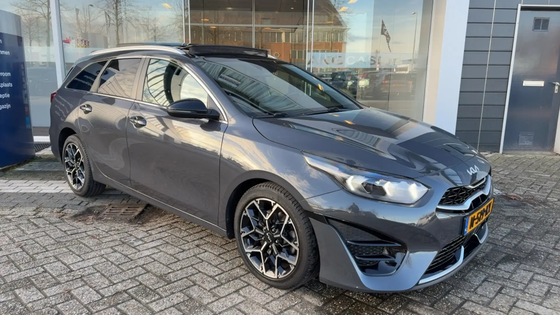 Kia Ceed SW / cee'd SW Sportswagon 1.5 T-GDi GT-Line Facelift Pano NL AUT Grau - 2
